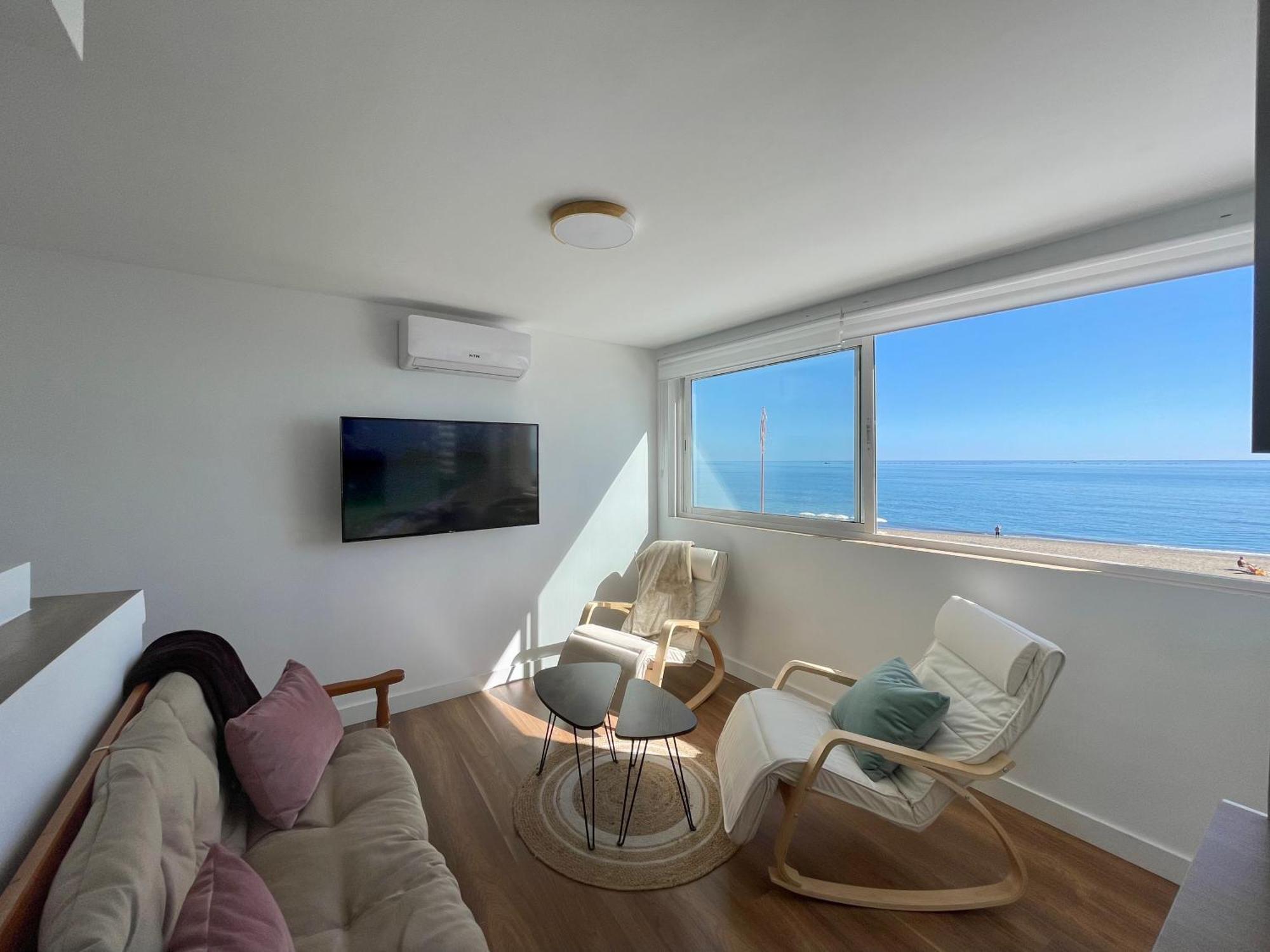 Apartamento Calma Carihuela Beach - 10 Metros De La Playa Torremolinos Zewnętrze zdjęcie