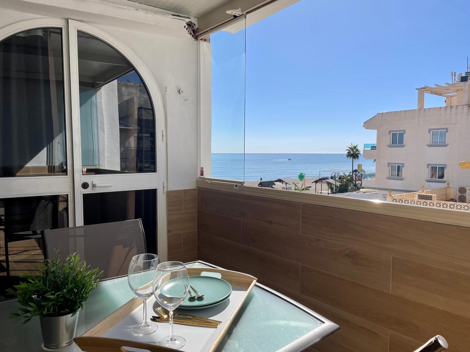 Apartamento Calma Carihuela Beach - 10 Metros De La Playa Torremolinos Zewnętrze zdjęcie