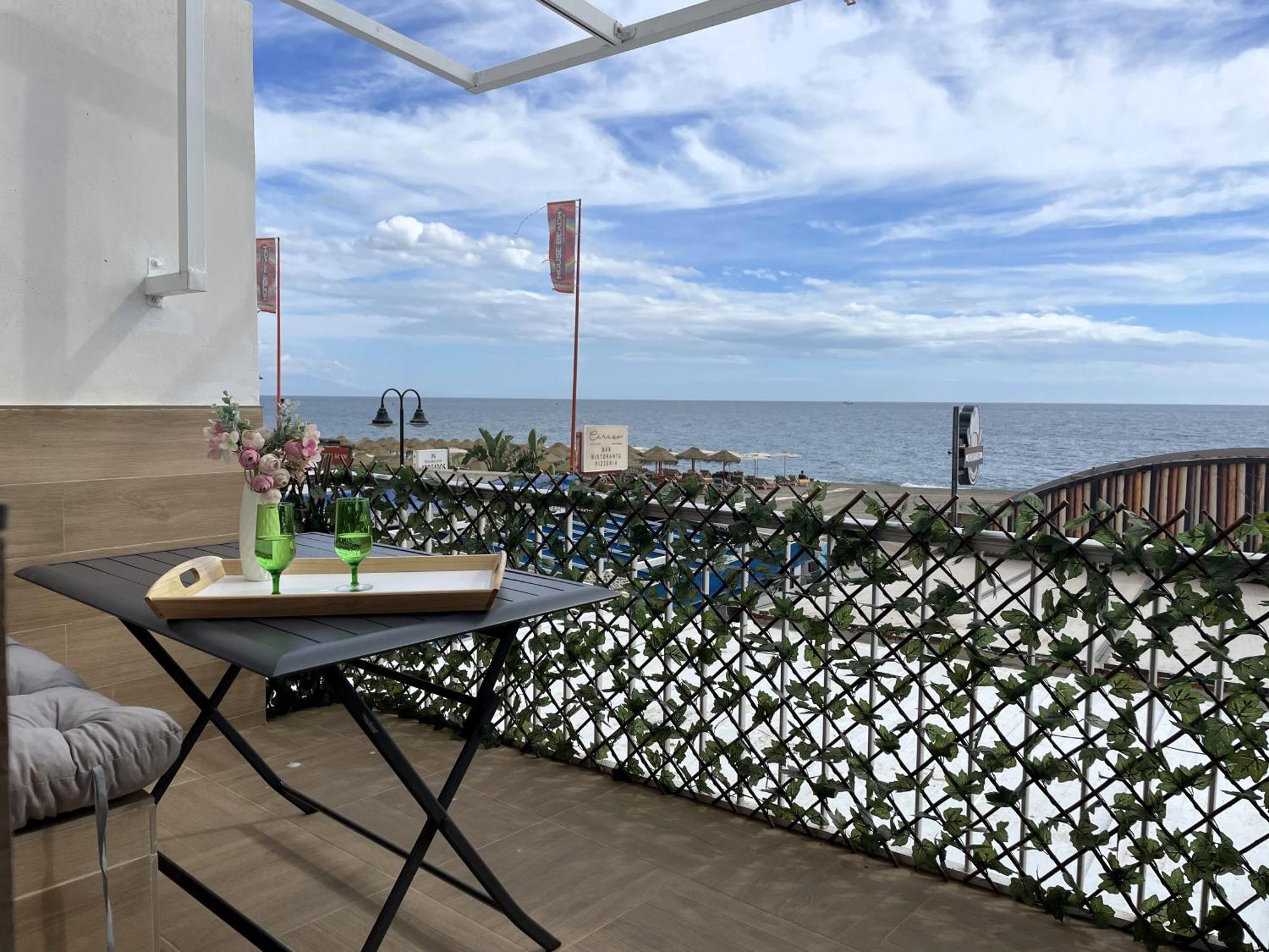 Apartamento Calma Carihuela Beach - 10 Metros De La Playa Torremolinos Zewnętrze zdjęcie