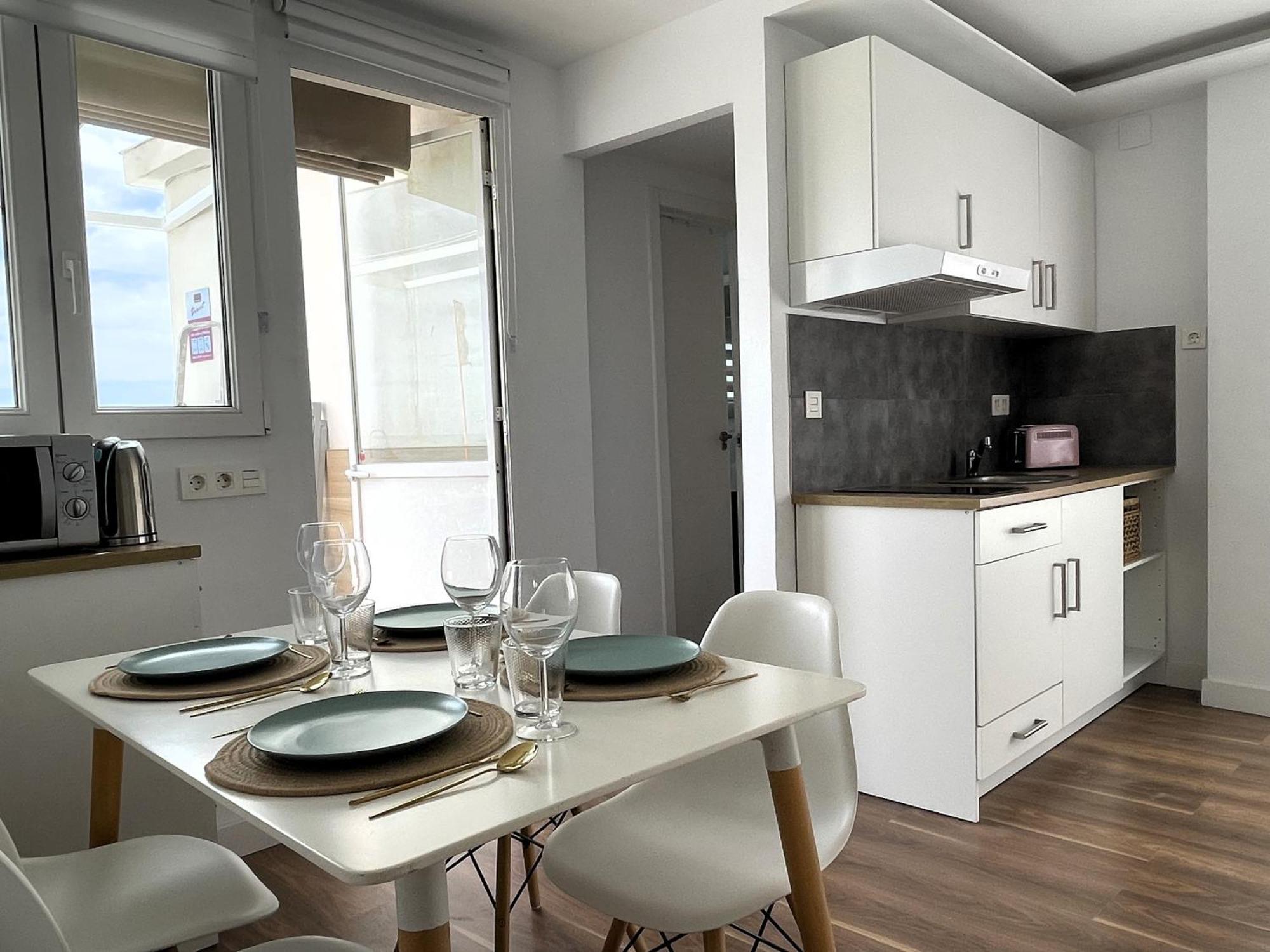 Apartamento Calma Carihuela Beach - 10 Metros De La Playa Torremolinos Zewnętrze zdjęcie